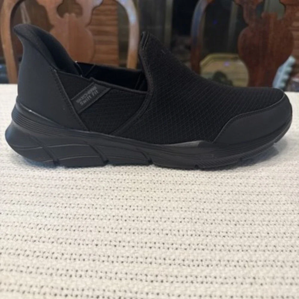 NEW Skechers Hands Free Swift Fit EQUALIZER 4.0 Men's Slip On Shoes Black Sz 10